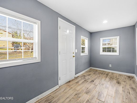 4th image of 1206 W Parkway Ave