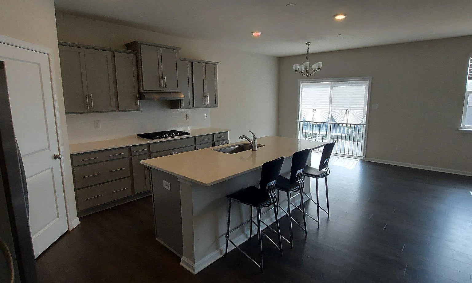 5 bed, 4.0 bath, 3532 sqft, $3,995 — Photo 4