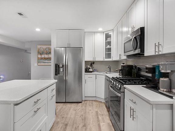3rd image of 1135 W Farwell Ave