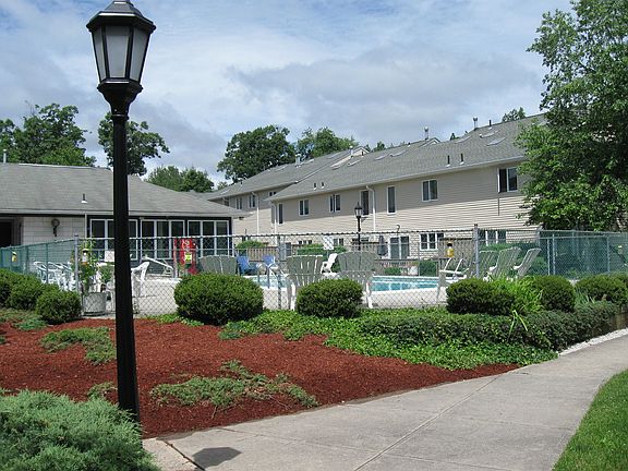 2nd image of 45 Village Grn