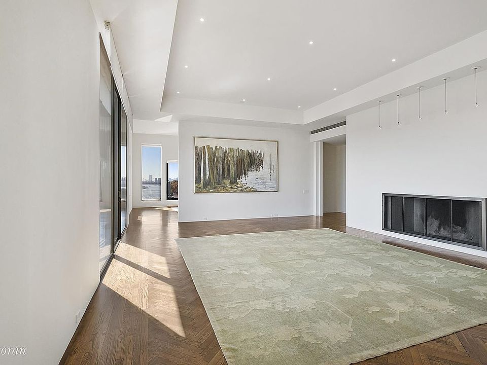 1st image of 10 Gracie Sq #Phs