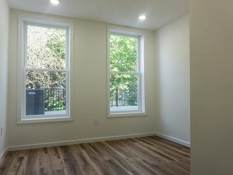 576 Newark Ave #1L — Photo 11