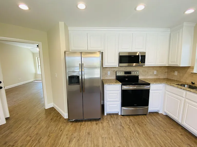 312 E Heron St — Photo 7