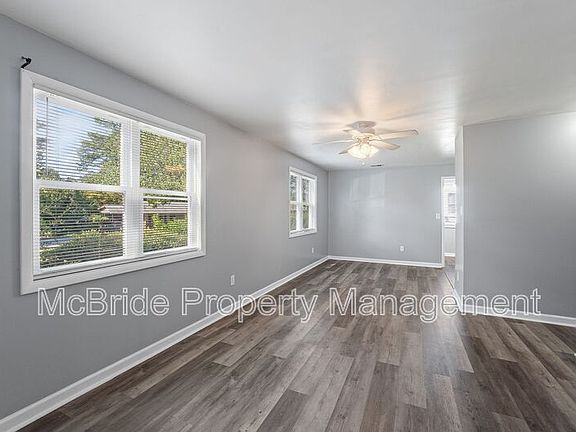 3rd image of 902 Alfred St NE