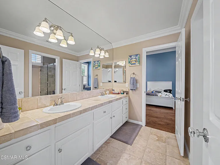 520 Ravensbury St — Photo 34