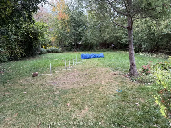 1717 Charles St, Whitby, ON L1N 1C3