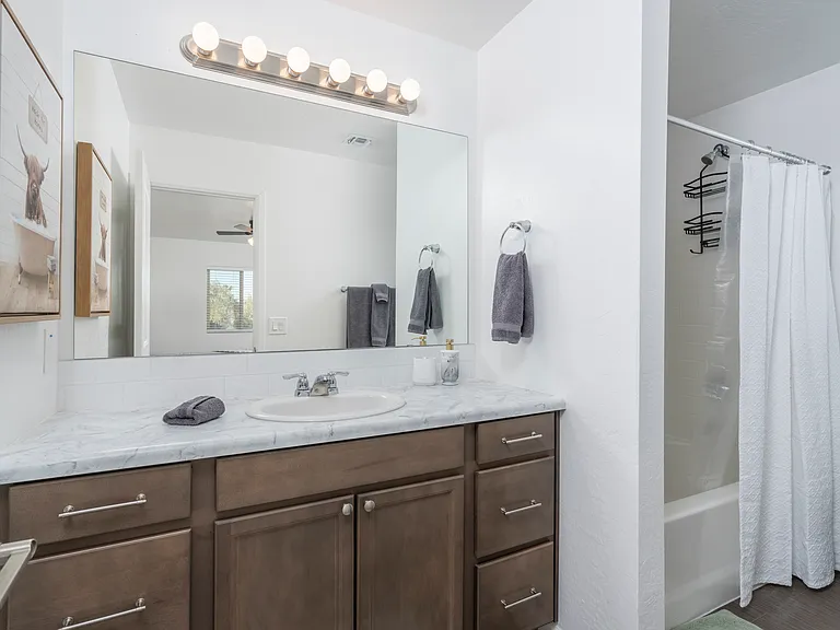 1640 N Cameron St — Photo 37