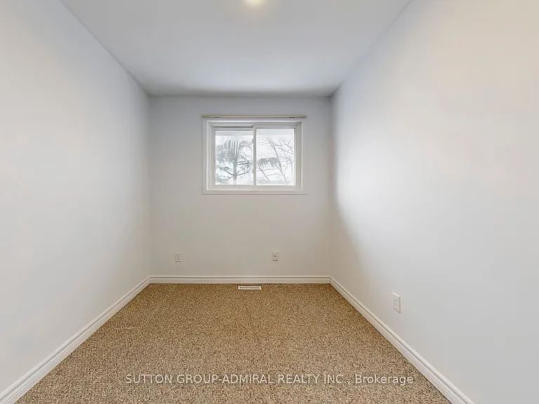 64 Bronte St S #8 — Photo 20