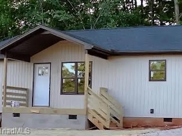 2945 Little Creek Dr, Thomasville, NC 27360
