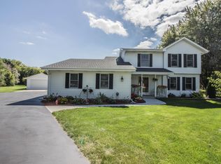 S83W32785 N Oak Tree Ct, Mukwonago, WI 53149