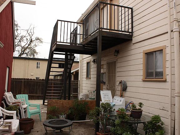 4th image of 635 W Park St