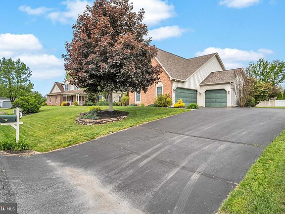 4th image of 38 Mayberry Ln
