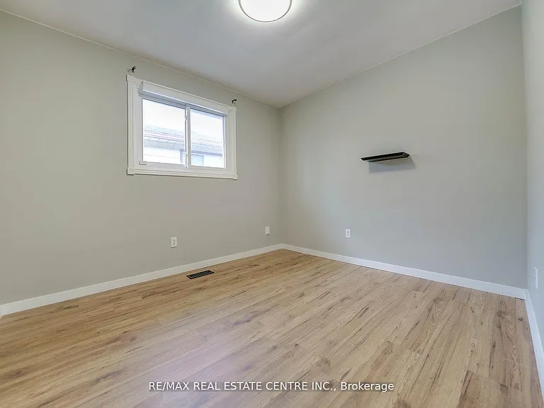23 Taymall St — Photo 16