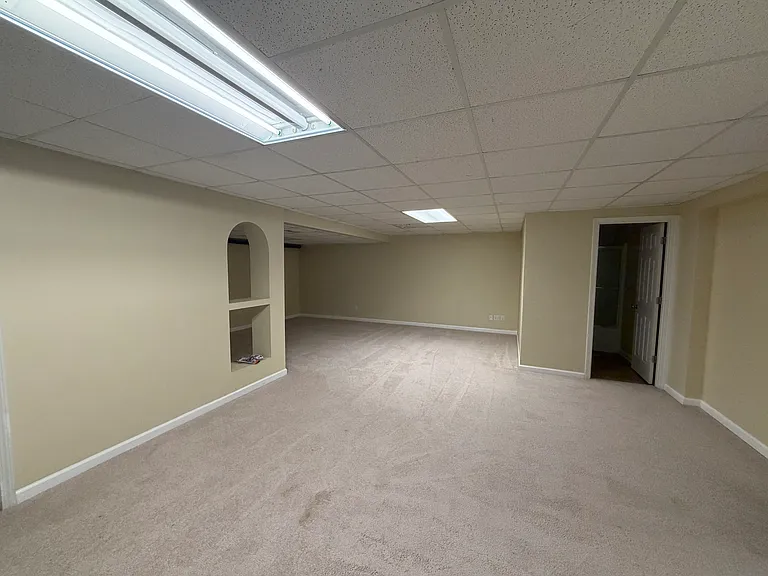 Meadow Crest Dr — Photo 16