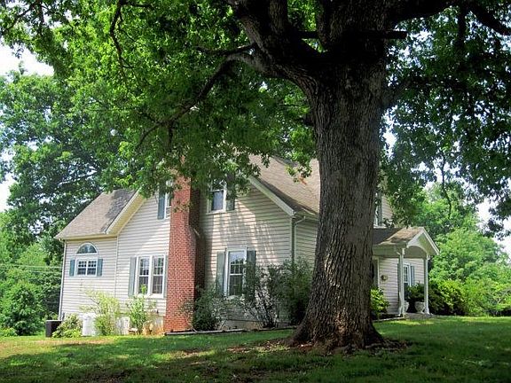 3rd image of 905 Woodland Blvd