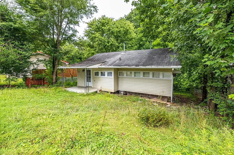 2 bed, 1.0 bath, 774 sqft, $1,095 — Photo 3