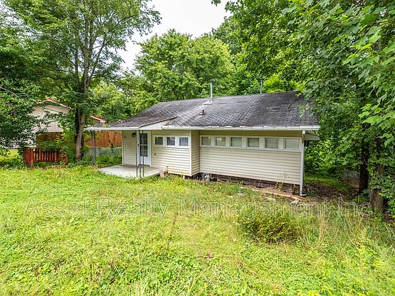 3rd image of 126 Wellington Cir