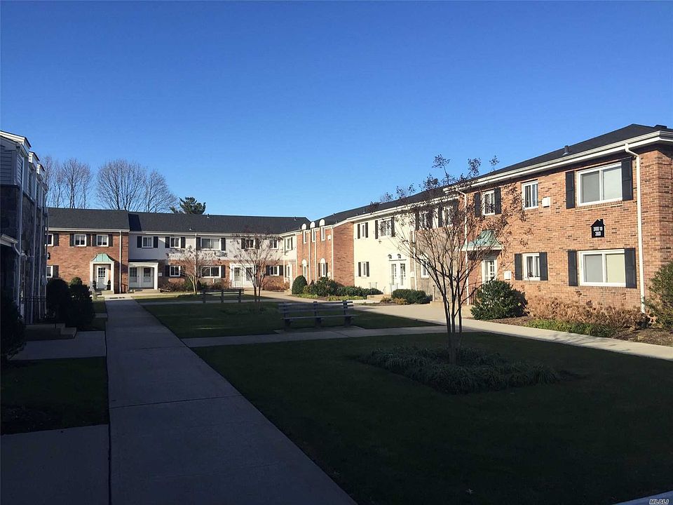 2nd image of 304 Dawson Ln