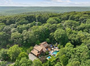 36 Hilltop Rd, Kinnelon, NJ 07405