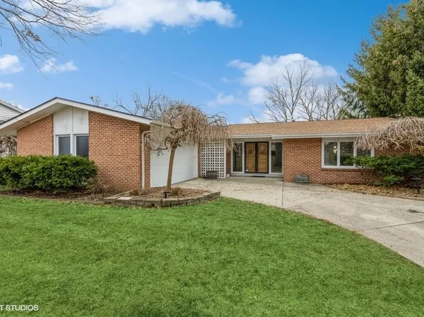 6816 Northwest Dr, Windsor Heights, IA 50324