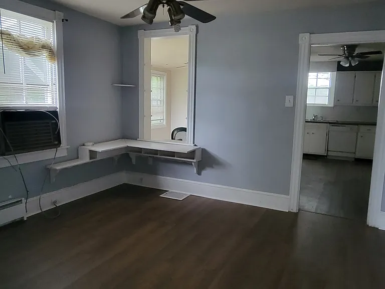 23 Dewey St — Photo 7