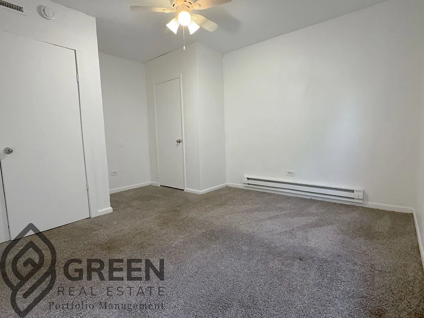 592 N Dearborn Ave — Photo 3