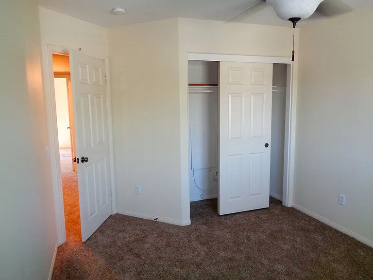 1551 N Poconos Cir — Photo 18