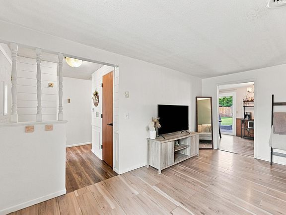 5th image of 1718 E Macgregor Dr