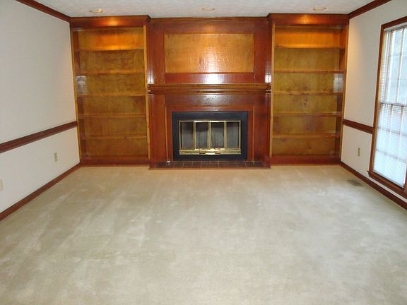 Beautiful built-ins in the Family Room