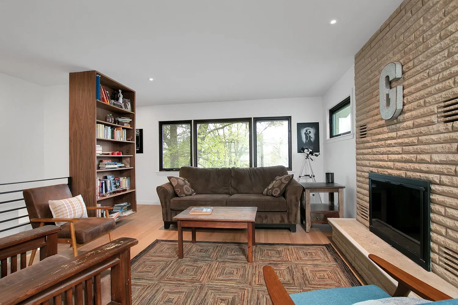 4 bed, 2128 sqft, $2,400 — Photo 4