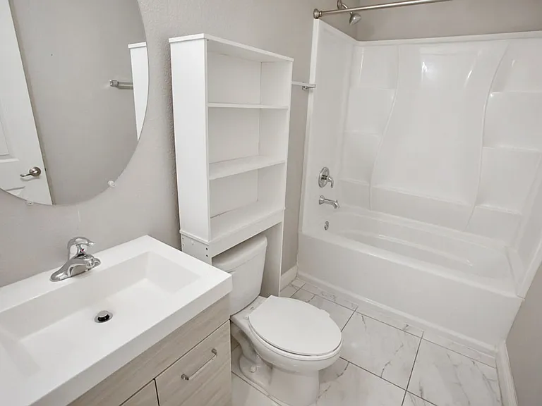 7416 Amesbury St — Photo 16