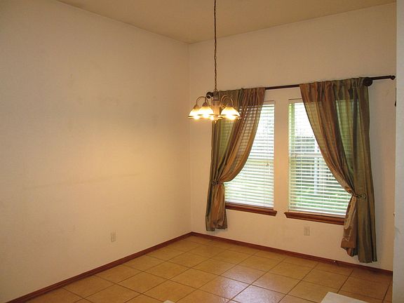 5th image of 411 Park Dr