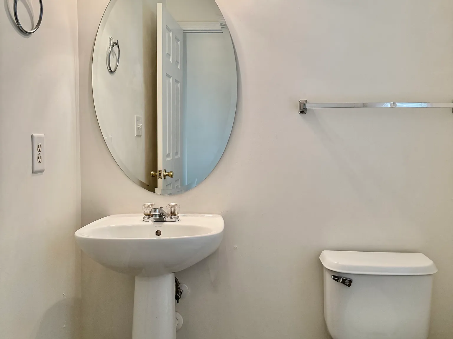 3 bed, 2.5 bath, 1879 sqft, $2,195 — Photo 3