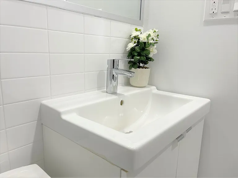 8 Castleton Ave — Photo 18