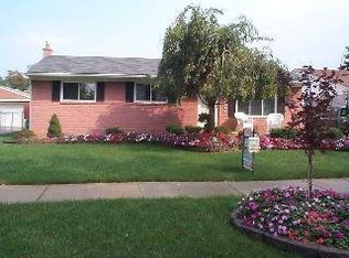 27711 Weddel St, Trenton, MI 48183
