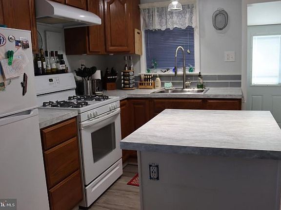2nd image of 734 W Glenwood Ave