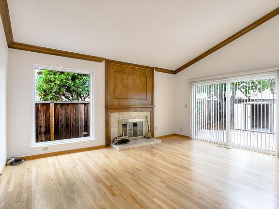 4th image of 204 Woodbridge Cir