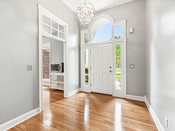 4th image of 3302 Greenwood Ln