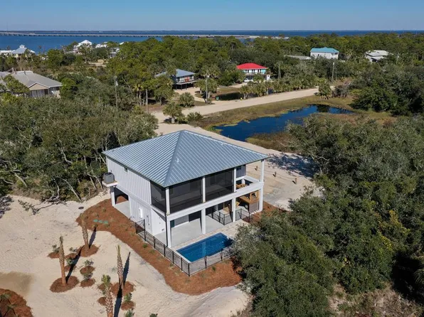 464 W Pine Ave, Saint George Island, FL 32328