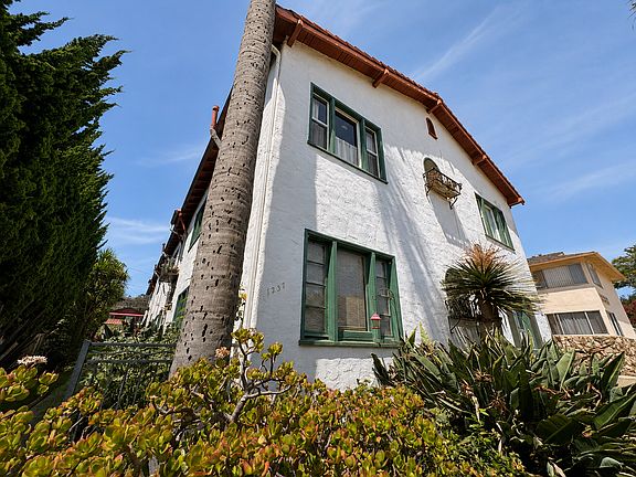 2nd image of 1237 E Santa Clara St