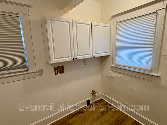 5th image of 215 W Louisiana St