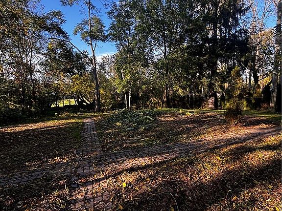 5th image of 573 Mount Pleasant Rd