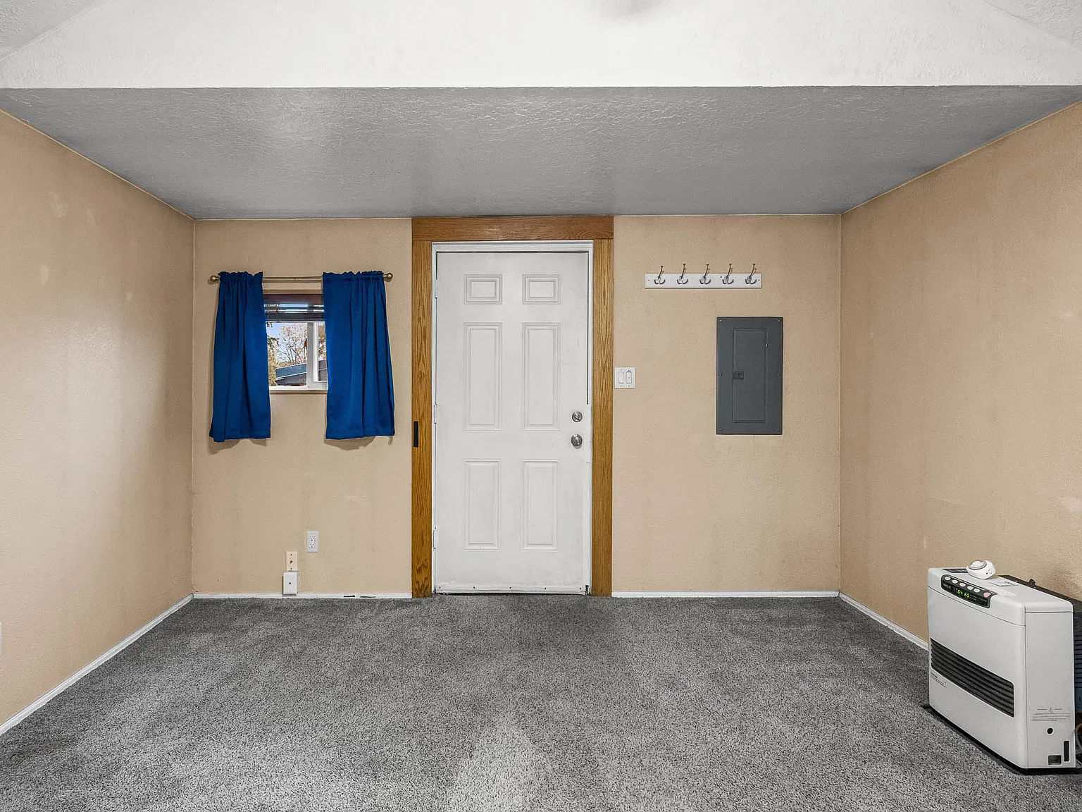 1633 Cottonwood Street - B — Photo 2