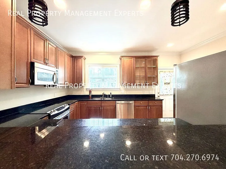 Beautiful 4BR/3.5BA Home in Charlotte! — Photo 2
