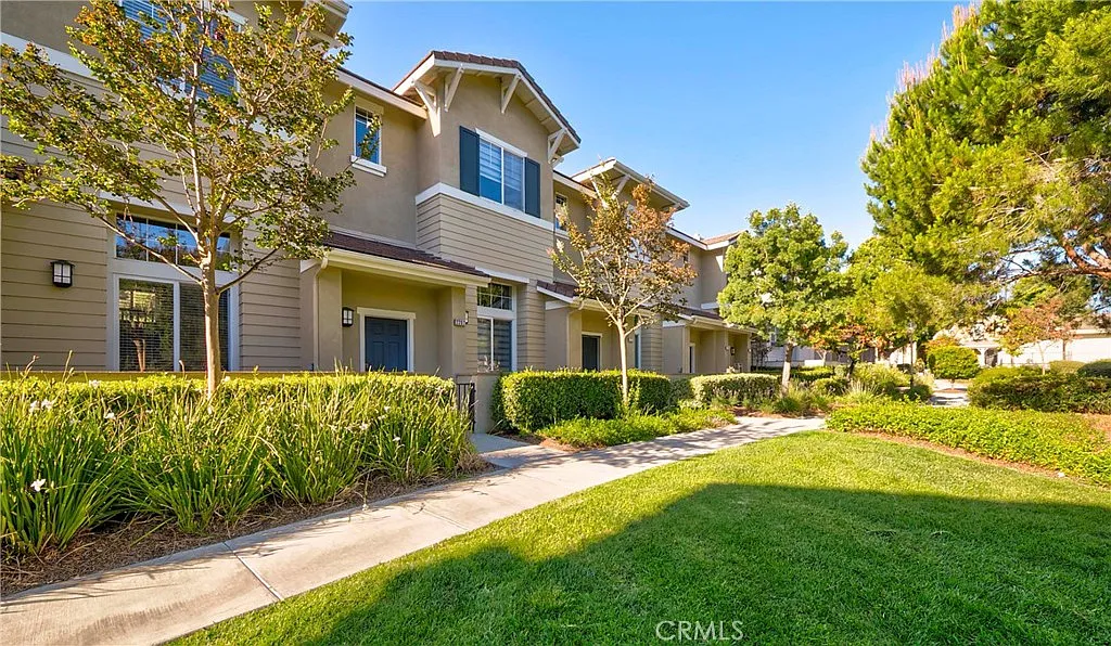 3 bed, 2.5 bath, 1502 sqft, $4,000 — Photo 3