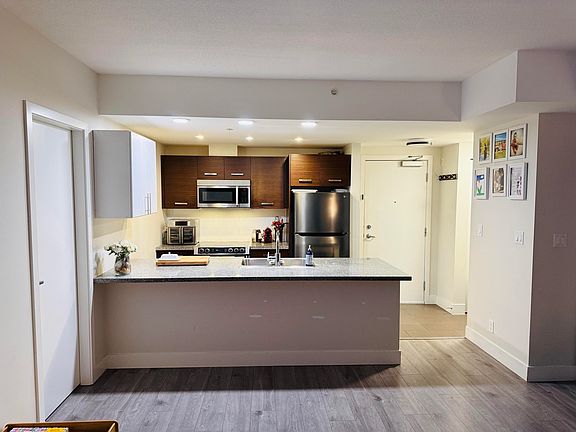 2nd image of 2957 Glen Dr #207