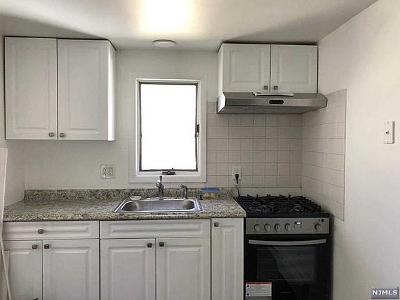 5th image of 415 Demarest Ave #2
