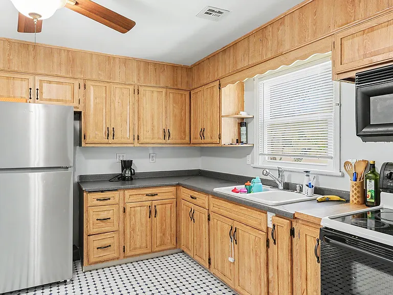 103 Maple Ave — Photo 8