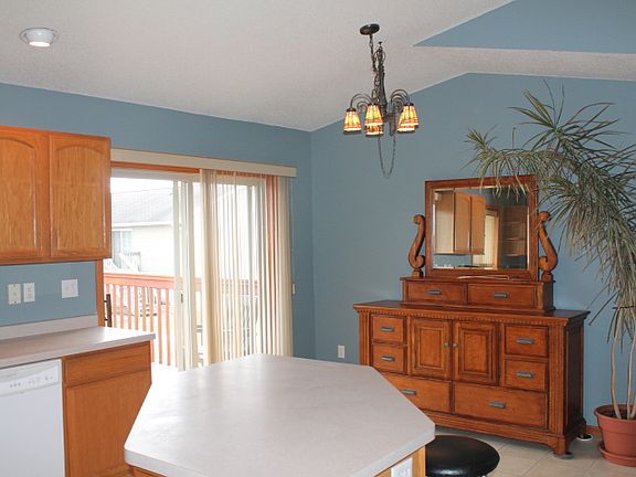 5th image of 111 Griswold Ave