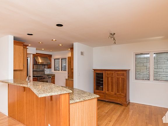 5th image of 424 W Wellington Ave #A